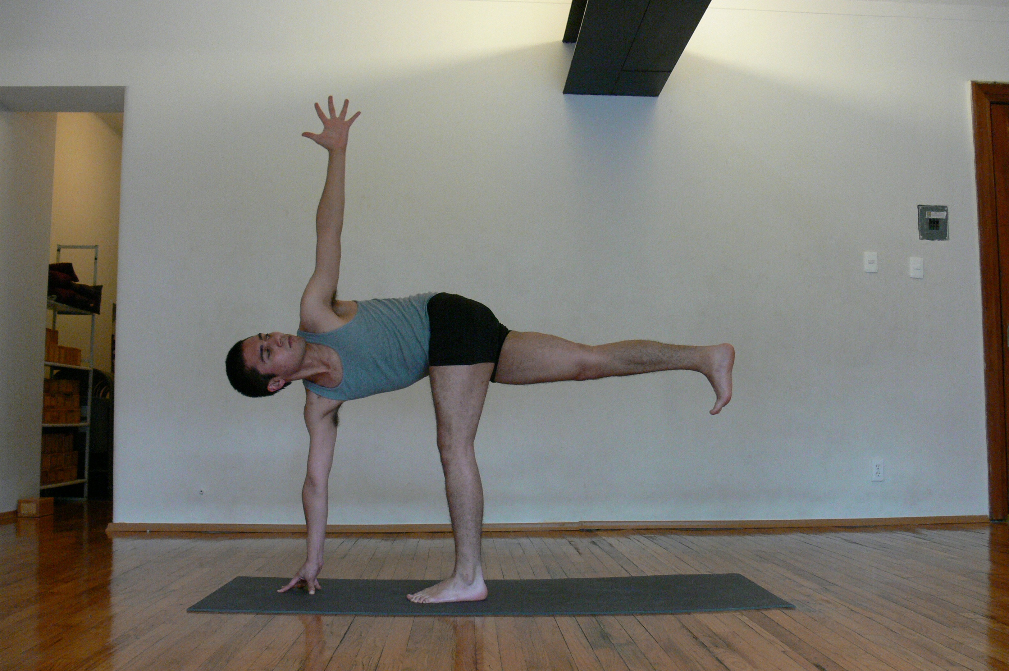 Parivrrta ardha chandrasana