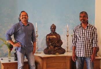 Ratnasambhava y Guhyacitta con el Buda
