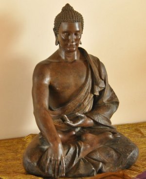 la escultura del Buda nueva